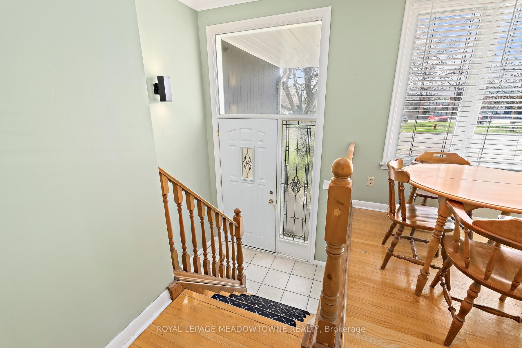 Photo 3 of 456 Delrex Boulevard, Halton Hills, Georgetown — HOMEH