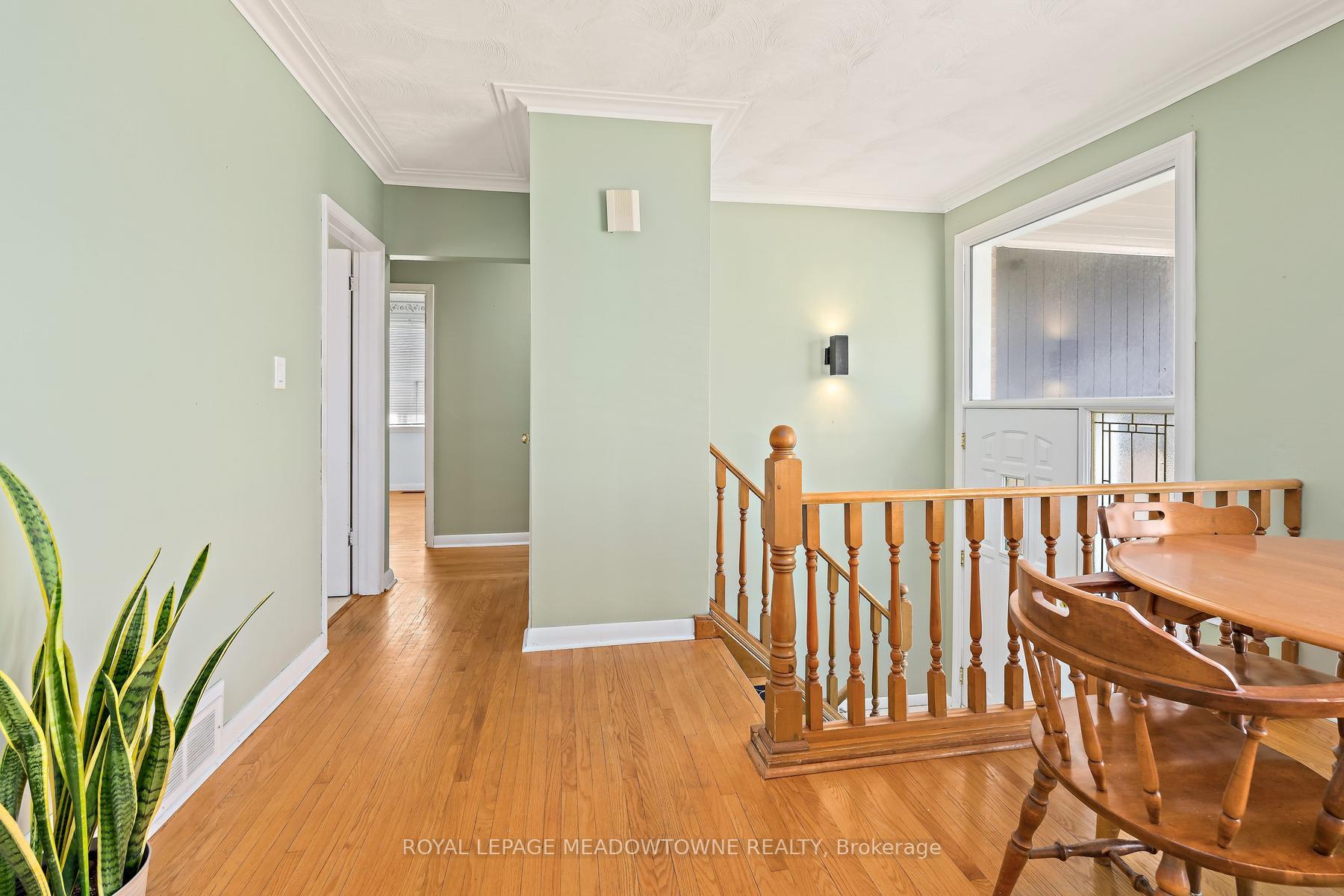 Photo 4 of 456 Delrex Boulevard, Halton Hills, Georgetown — HOMEH