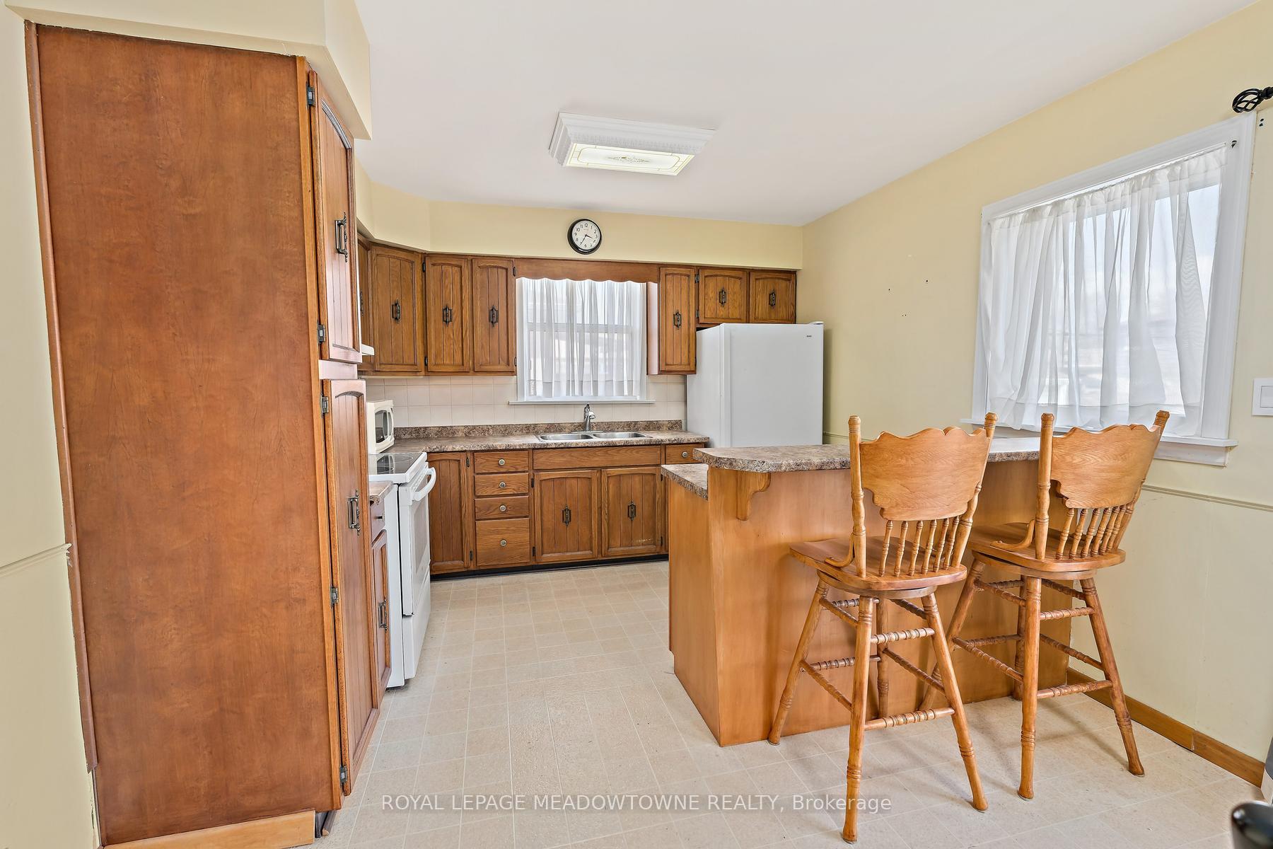 Photo 7 of 456 Delrex Boulevard, Halton Hills, Georgetown — HOMEH
