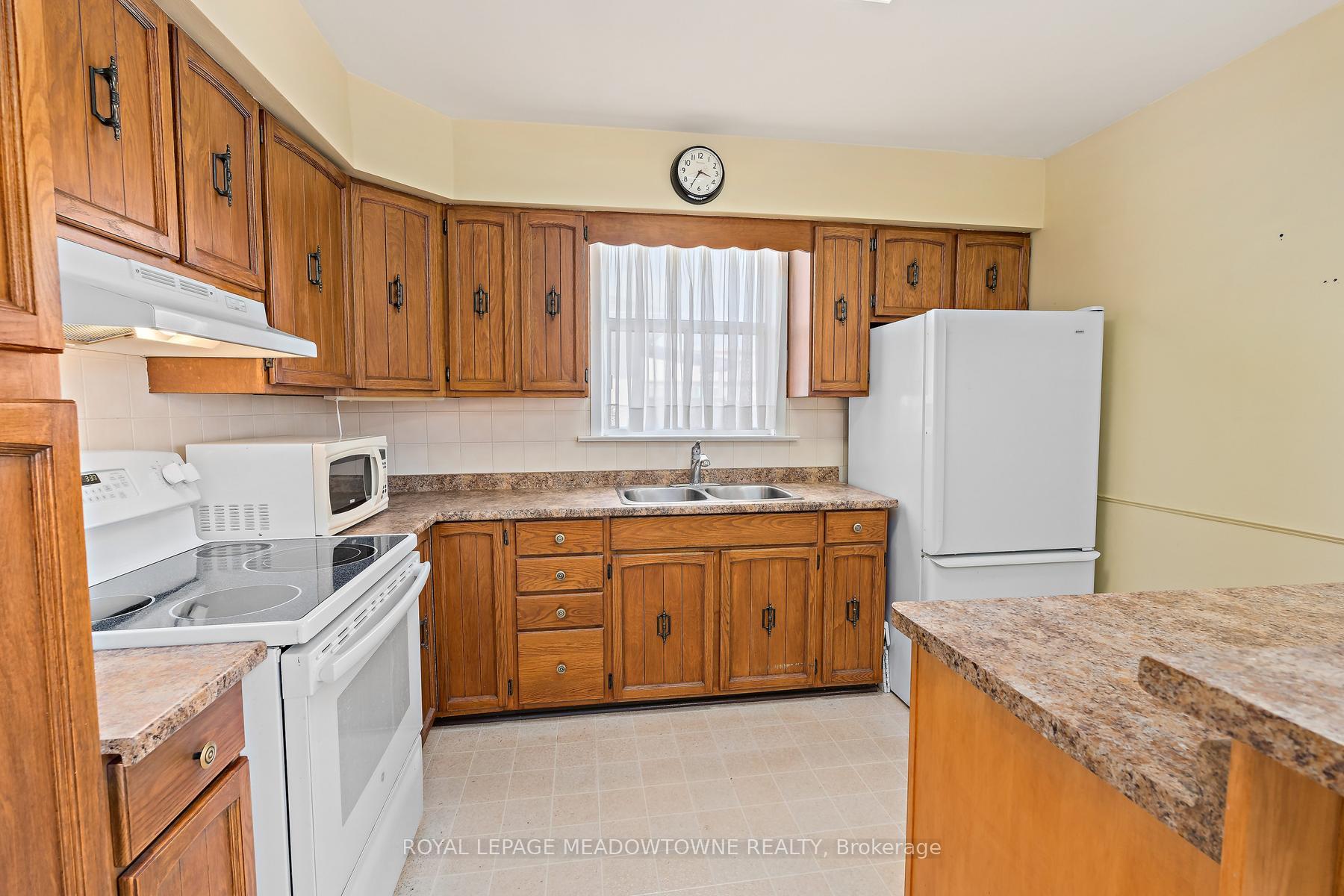 Photo 8 of 456 Delrex Boulevard, Halton Hills, Georgetown — HOMEH
