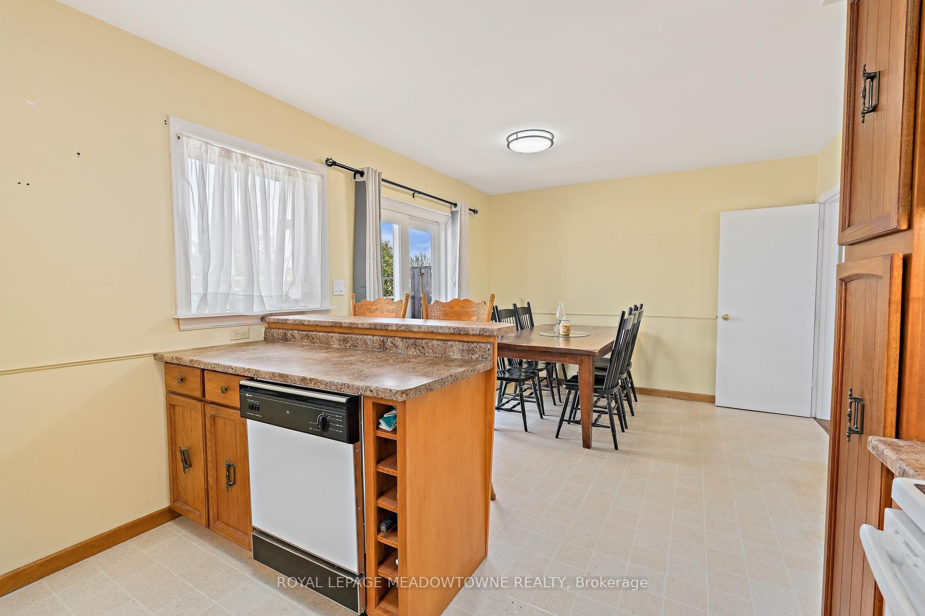 Photo 10 of 456 Delrex Boulevard, Halton Hills, Georgetown — HOMEH