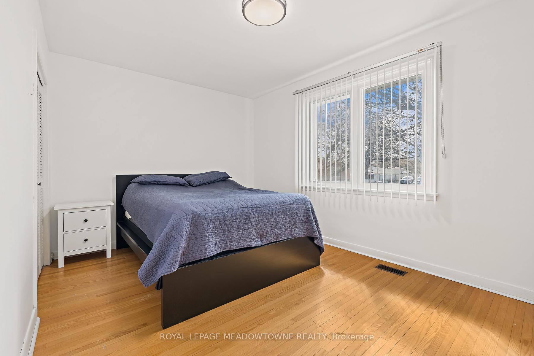 Photo 11 of 456 Delrex Boulevard, Halton Hills, Georgetown — HOMEH