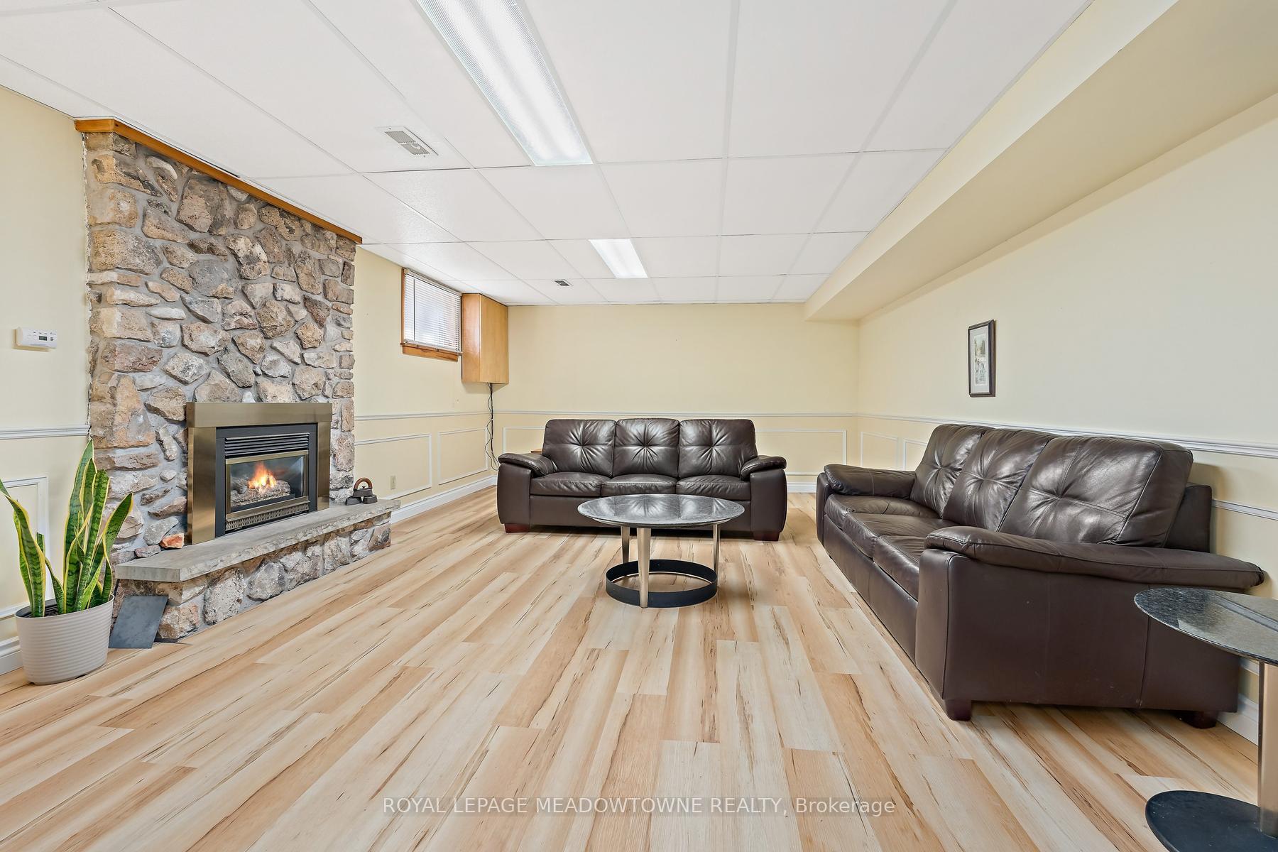Photo 15 of 456 Delrex Boulevard, Halton Hills, Georgetown — HOMEH
