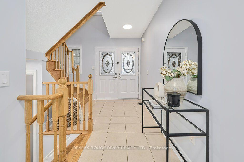 Photo 2 of 176 Bathgate Crescent, Clarington, Courtice — HOMEH