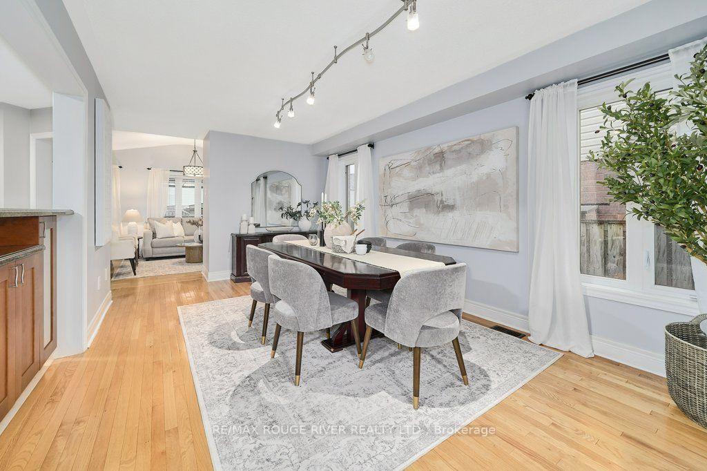 Photo 4 of 176 Bathgate Crescent, Clarington, Courtice — HOMEH