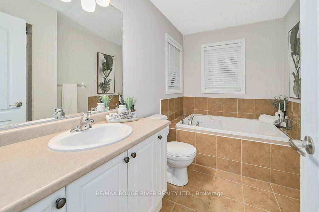 Photo 18 of 176 Bathgate Crescent, Clarington, Courtice — HOMEH