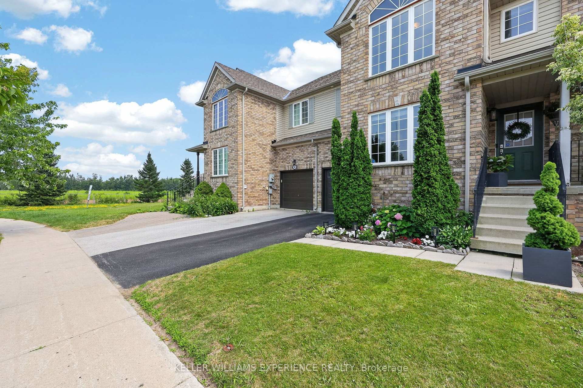 Photo 3 of 91 Thrushwood Drive, Barrie, 400 West — HOMEH