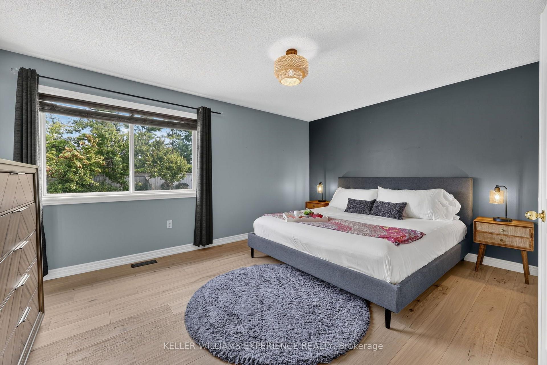 Photo 24 of 91 Thrushwood Drive, Barrie, 400 West — HOMEH