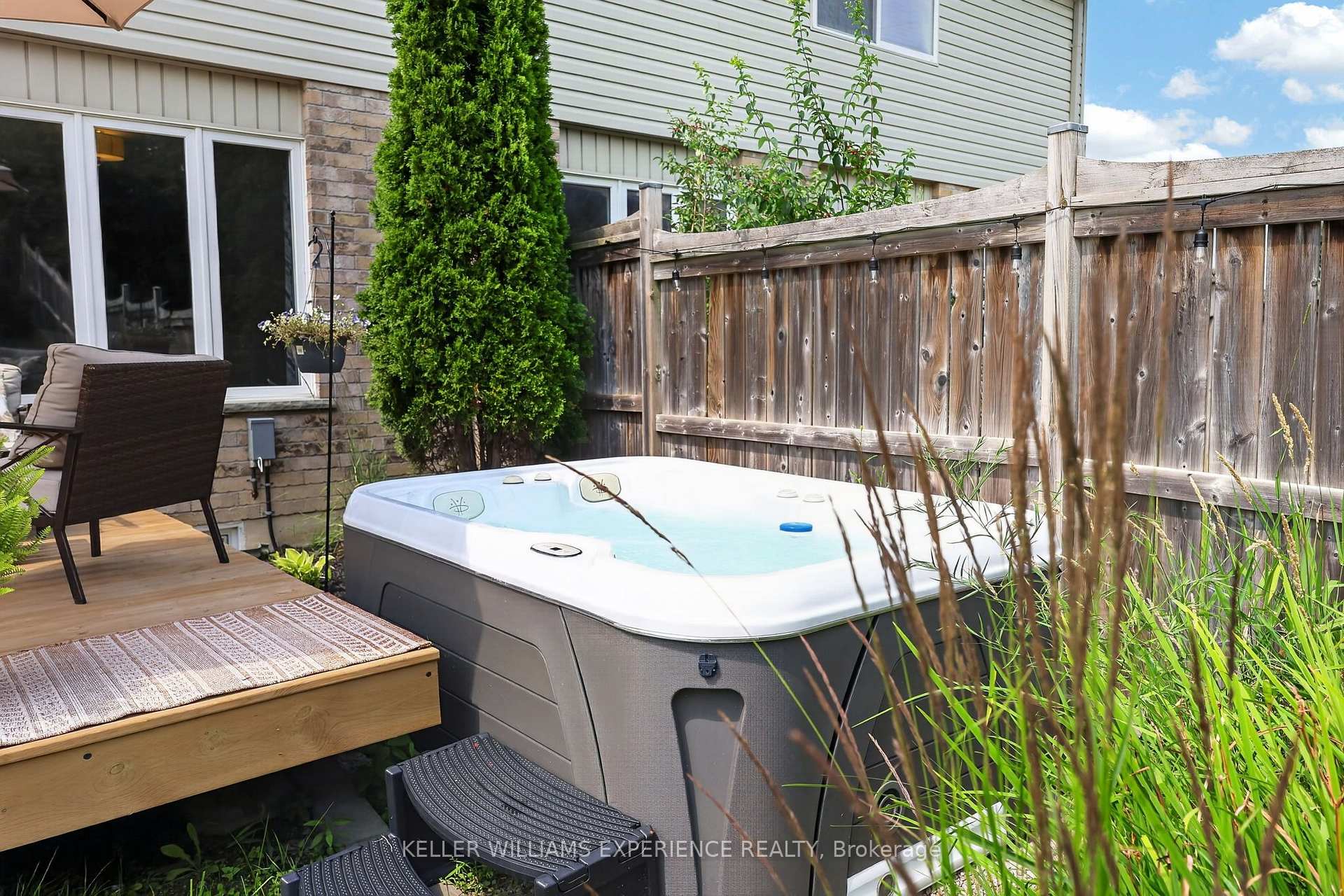 Photo 38 of 91 Thrushwood Drive, Barrie, 400 West — HOMEH