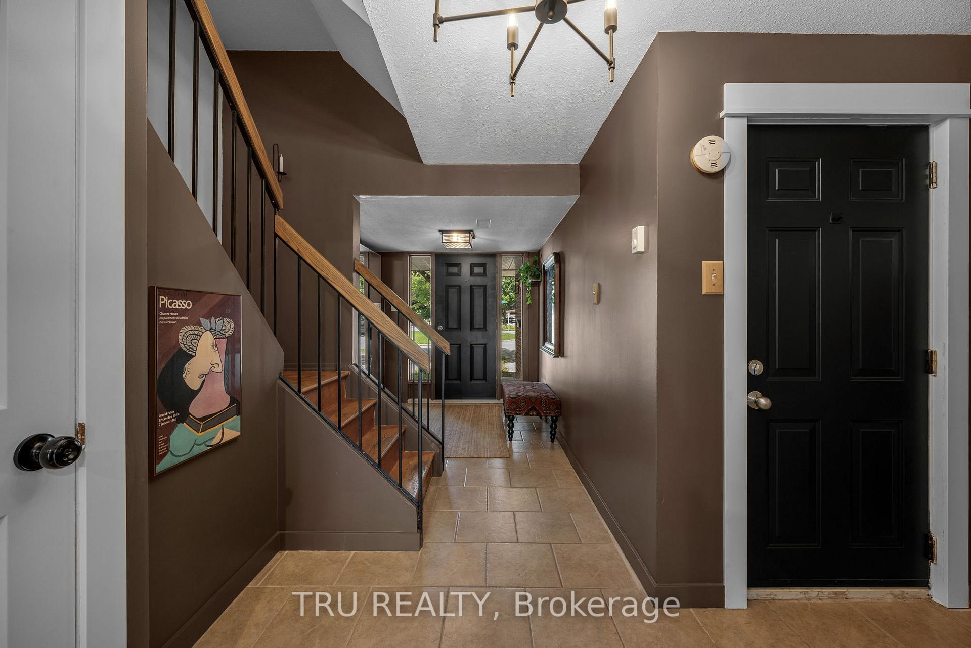 Photo 2 of Unit G, 270 Dalehurst Drive, Ottawa, Tanglewood — HOMEH