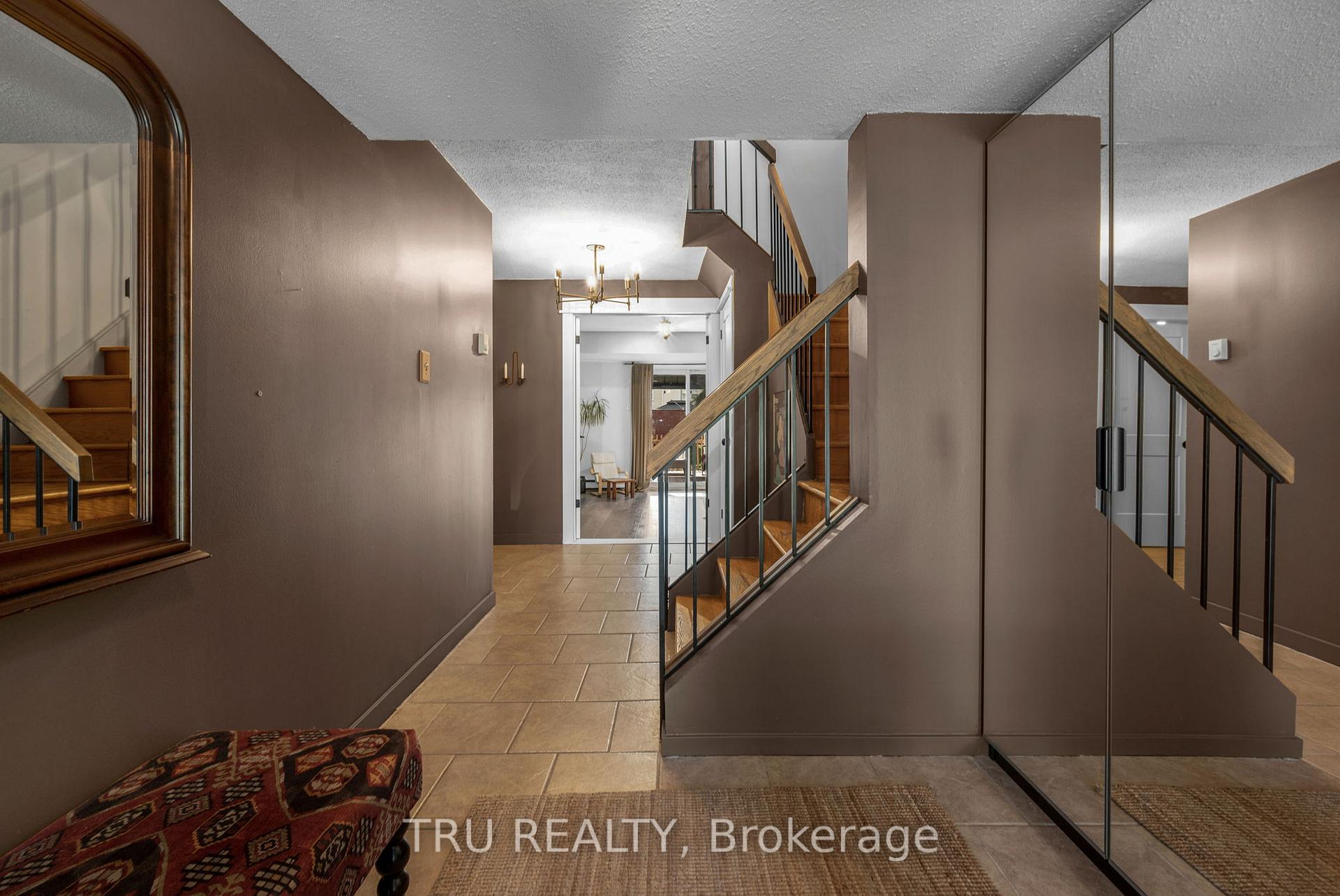 Photo 3 of Unit G, 270 Dalehurst Drive, Ottawa, Tanglewood — HOMEH