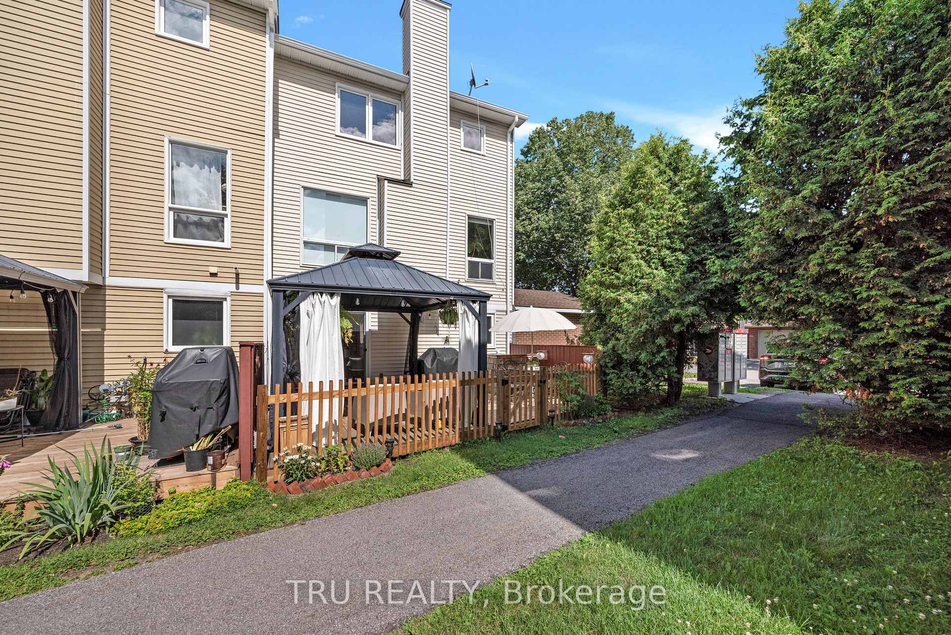 Photo 49 of Unit G, 270 Dalehurst Drive, Ottawa, Tanglewood — HOMEH