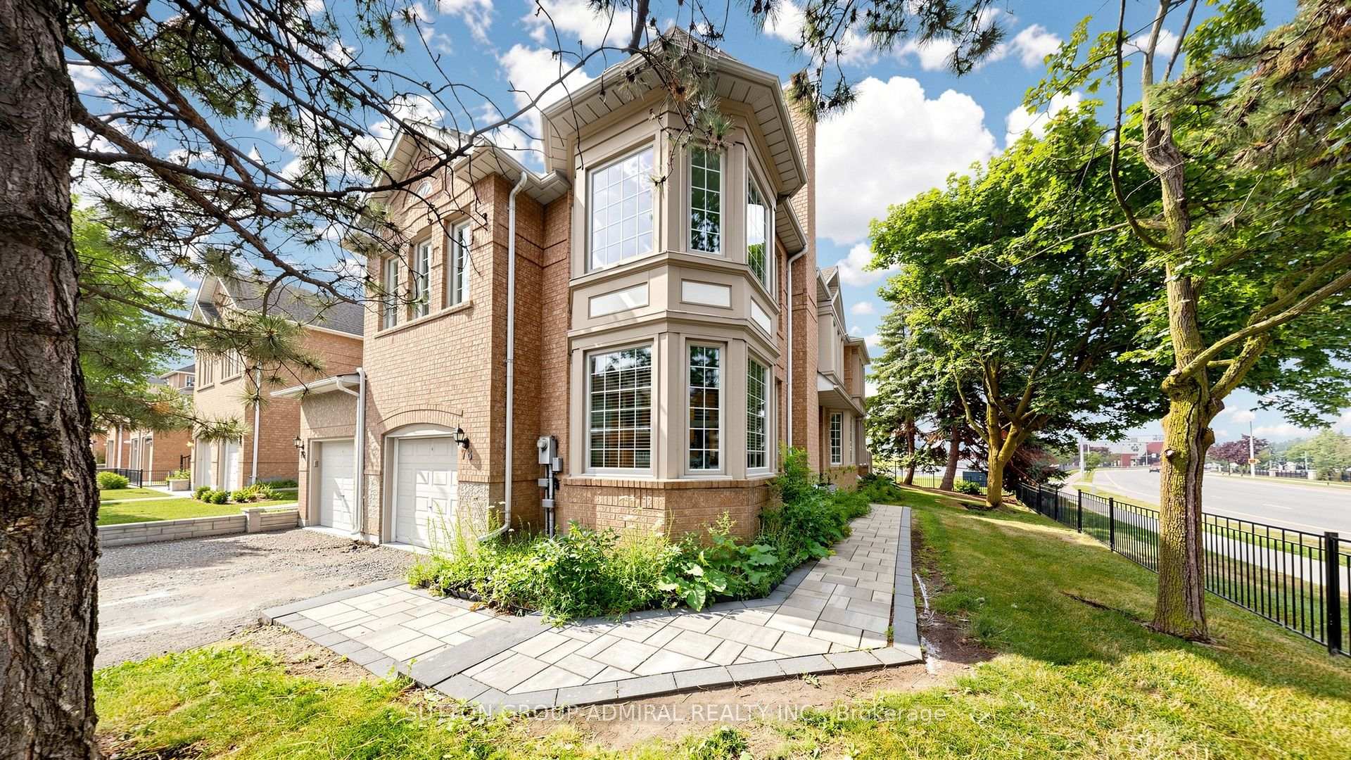 Photo 2 of 78 Alameda Circle, Vaughan, Beverley Glen — HOMEH