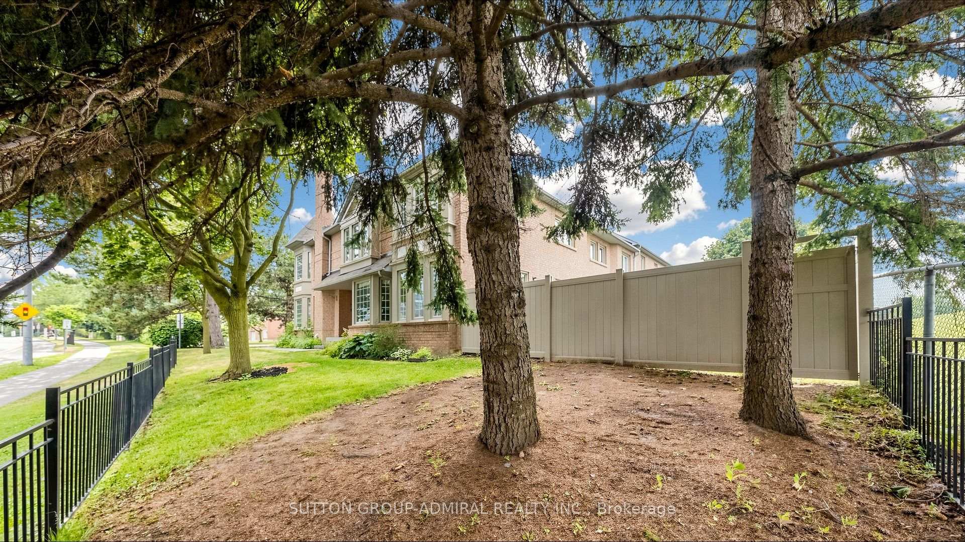 Photo 3 of 78 Alameda Circle, Vaughan, Beverley Glen — HOMEH