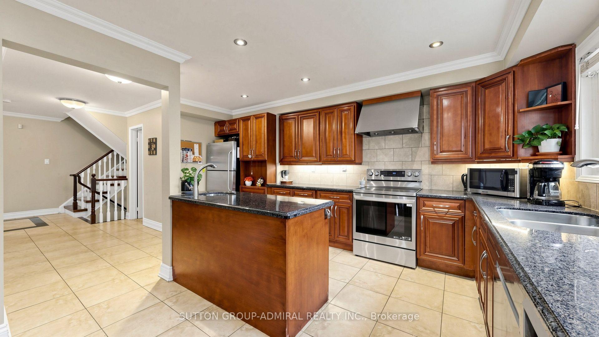 Photo 5 of 78 Alameda Circle, Vaughan, Beverley Glen — HOMEH