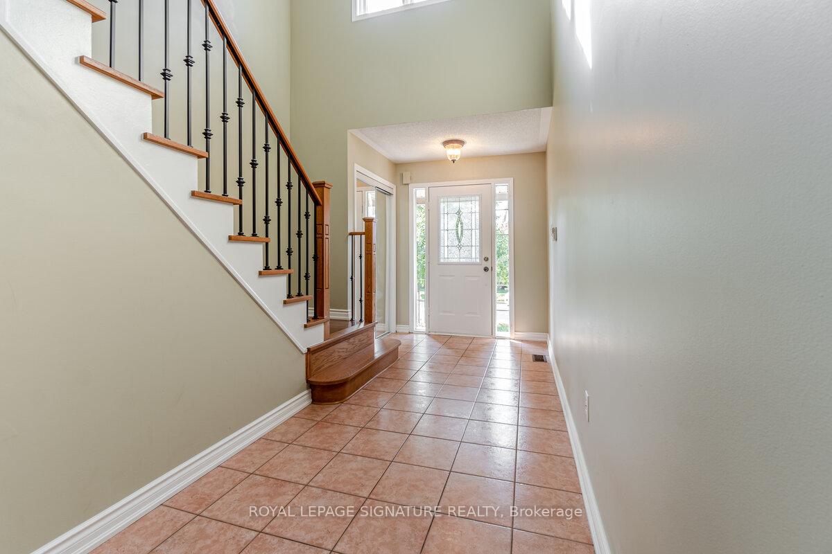 Photo 3 of 5135 Falconcrest Drive, Burlington, Uptown — HOMEH
