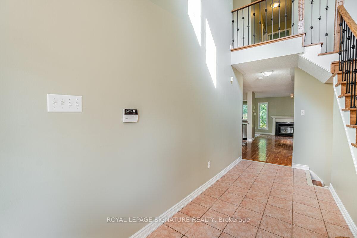 Photo 4 of 5135 Falconcrest Drive, Burlington, Uptown — HOMEH