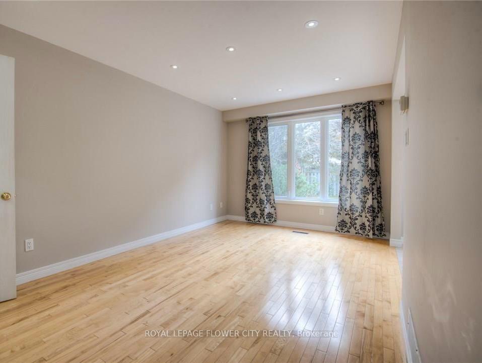 Photo 3 of 308 Pineland Place, Waterloo, Columbia Forest — HOMEH