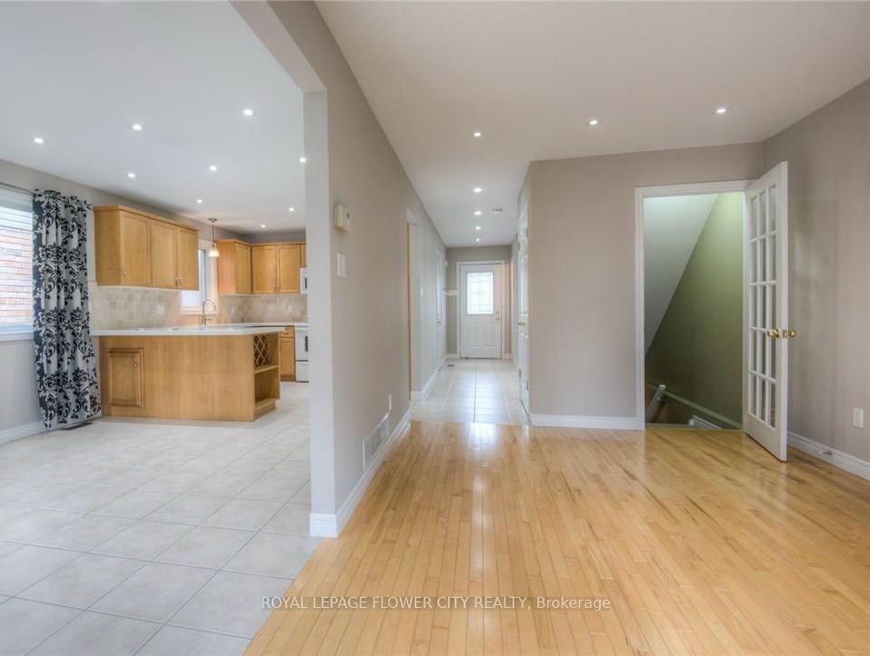 Photo 4 of 308 Pineland Place, Waterloo, Columbia Forest — HOMEH
