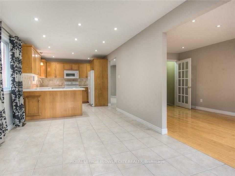 Photo 16 of 308 Pineland Place, Waterloo, Columbia Forest — HOMEH
