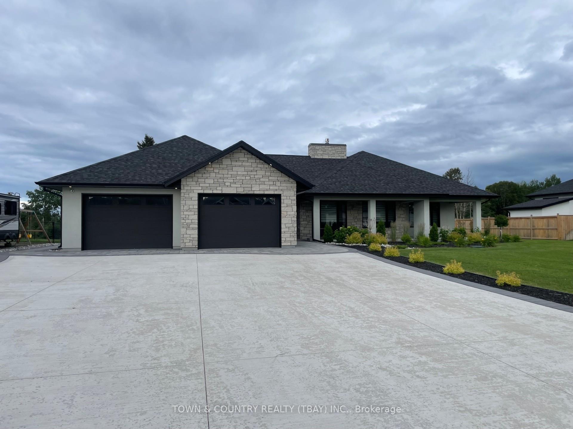Photo 1 of 2082 Magnolia Drive, Thunder Bay, Parkdale — HOMEH