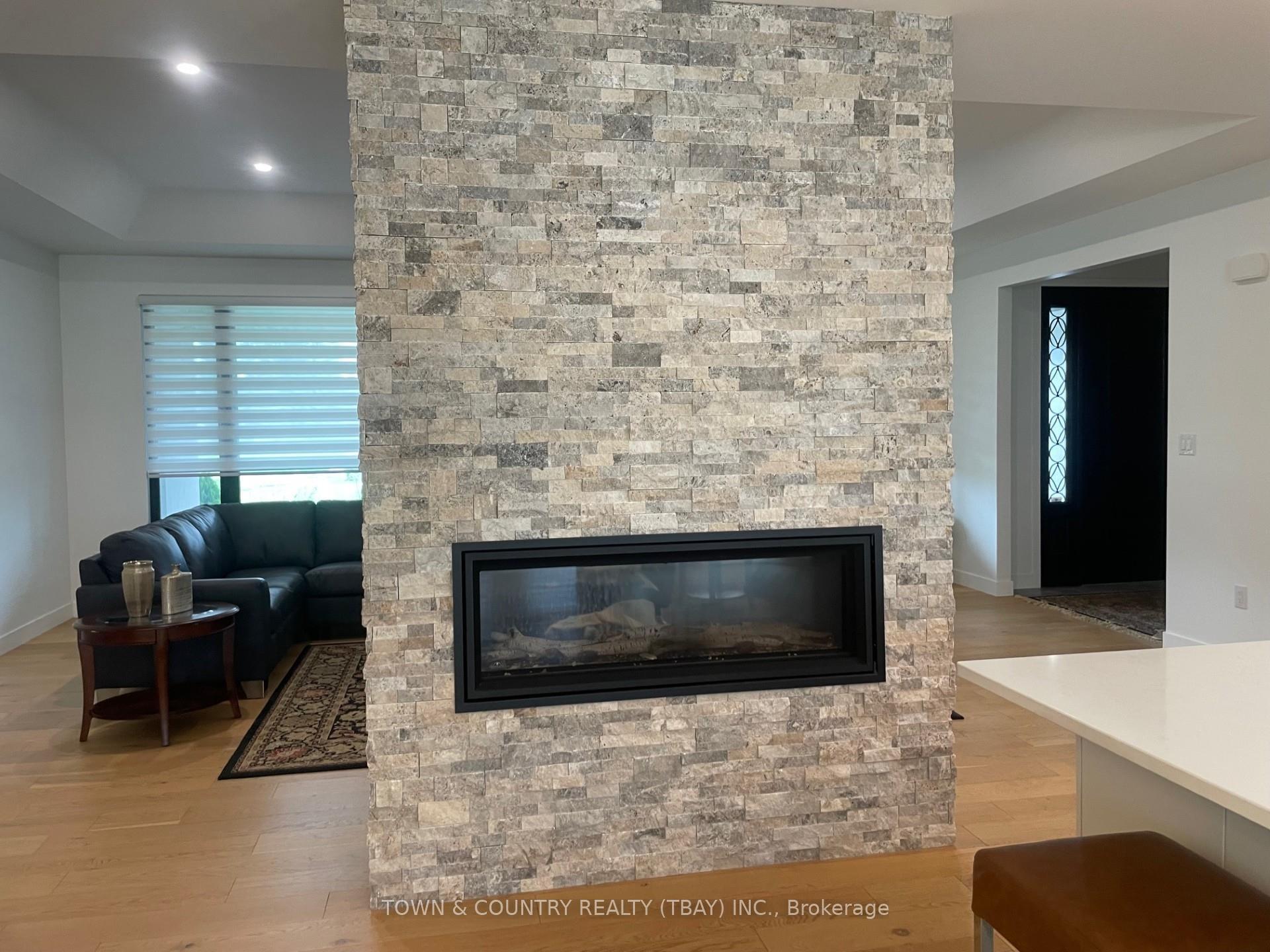 Photo 4 of 2082 Magnolia Drive, Thunder Bay, Parkdale — HOMEH
