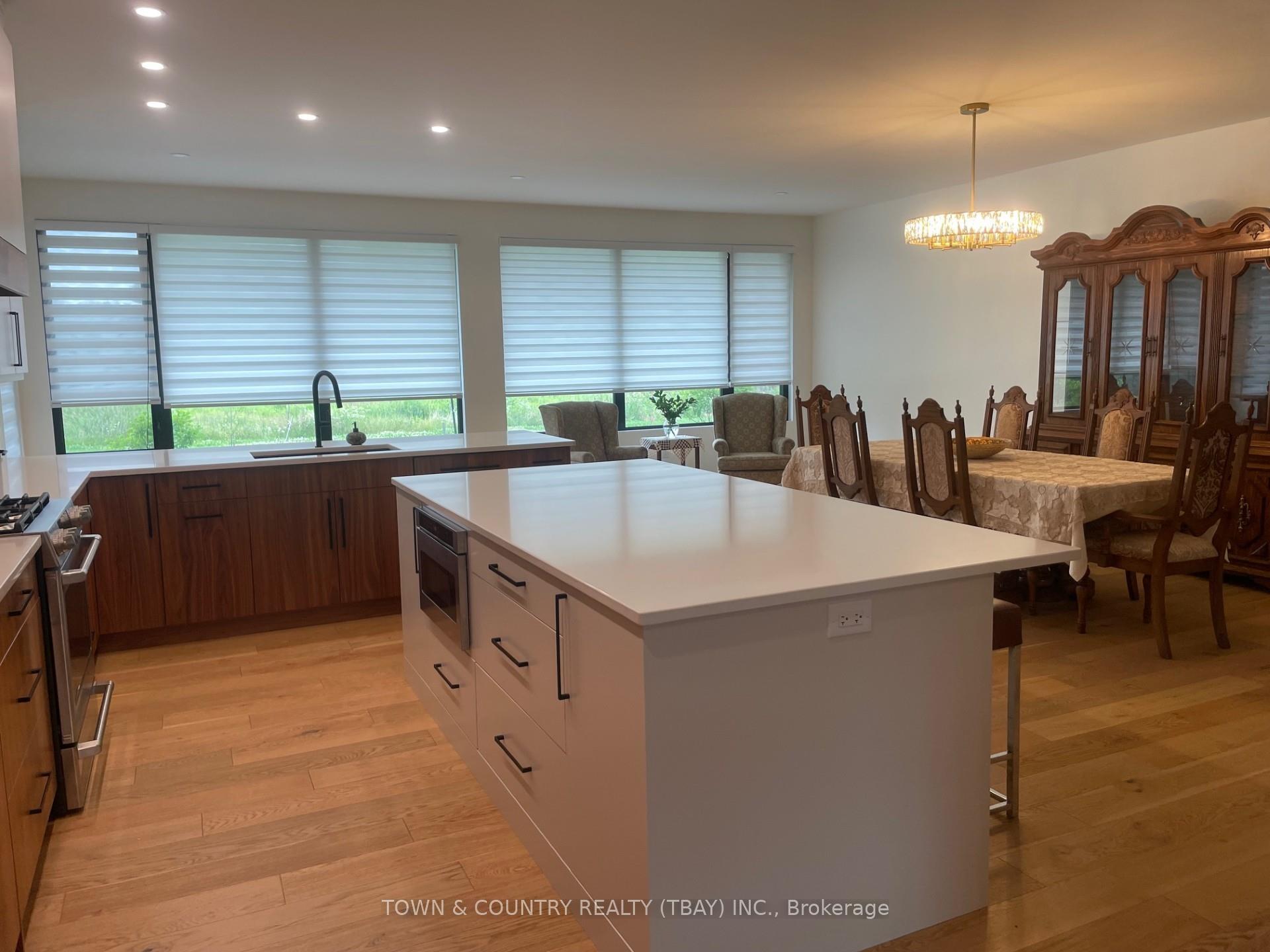 Photo 5 of 2082 Magnolia Drive, Thunder Bay, Parkdale — HOMEH