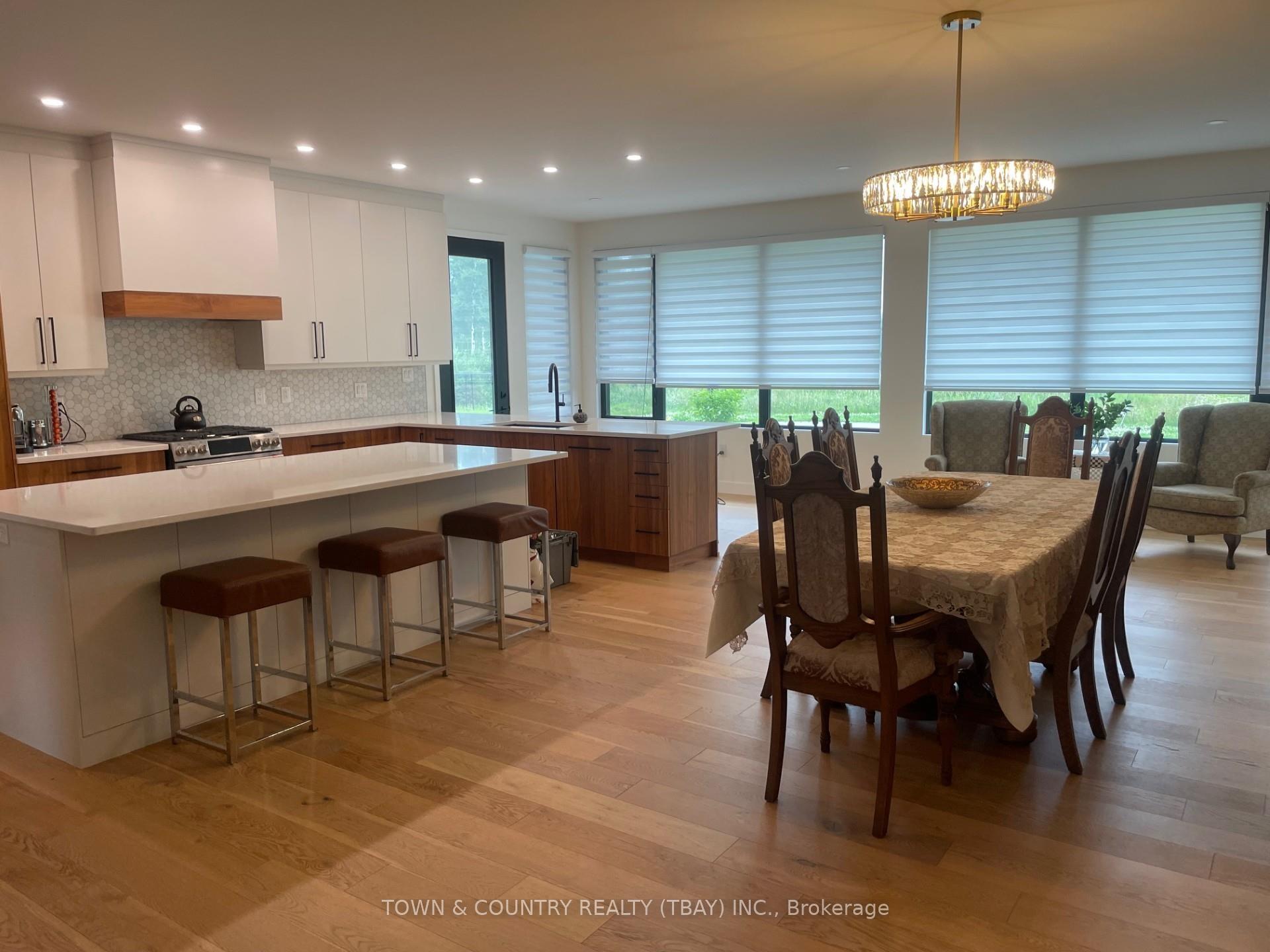 Photo 6 of 2082 Magnolia Drive, Thunder Bay, Parkdale — HOMEH