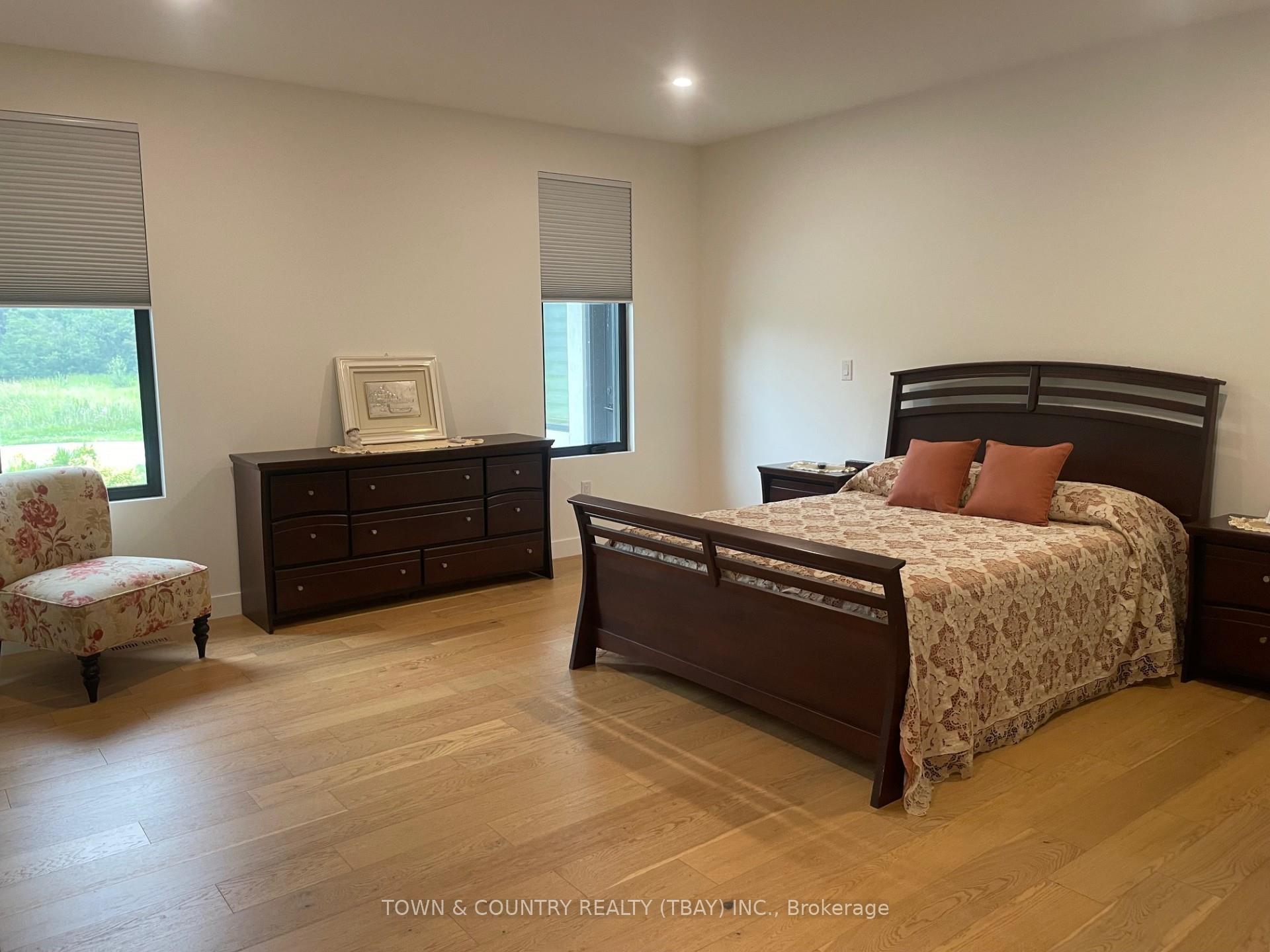 Photo 7 of 2082 Magnolia Drive, Thunder Bay, Parkdale — HOMEH