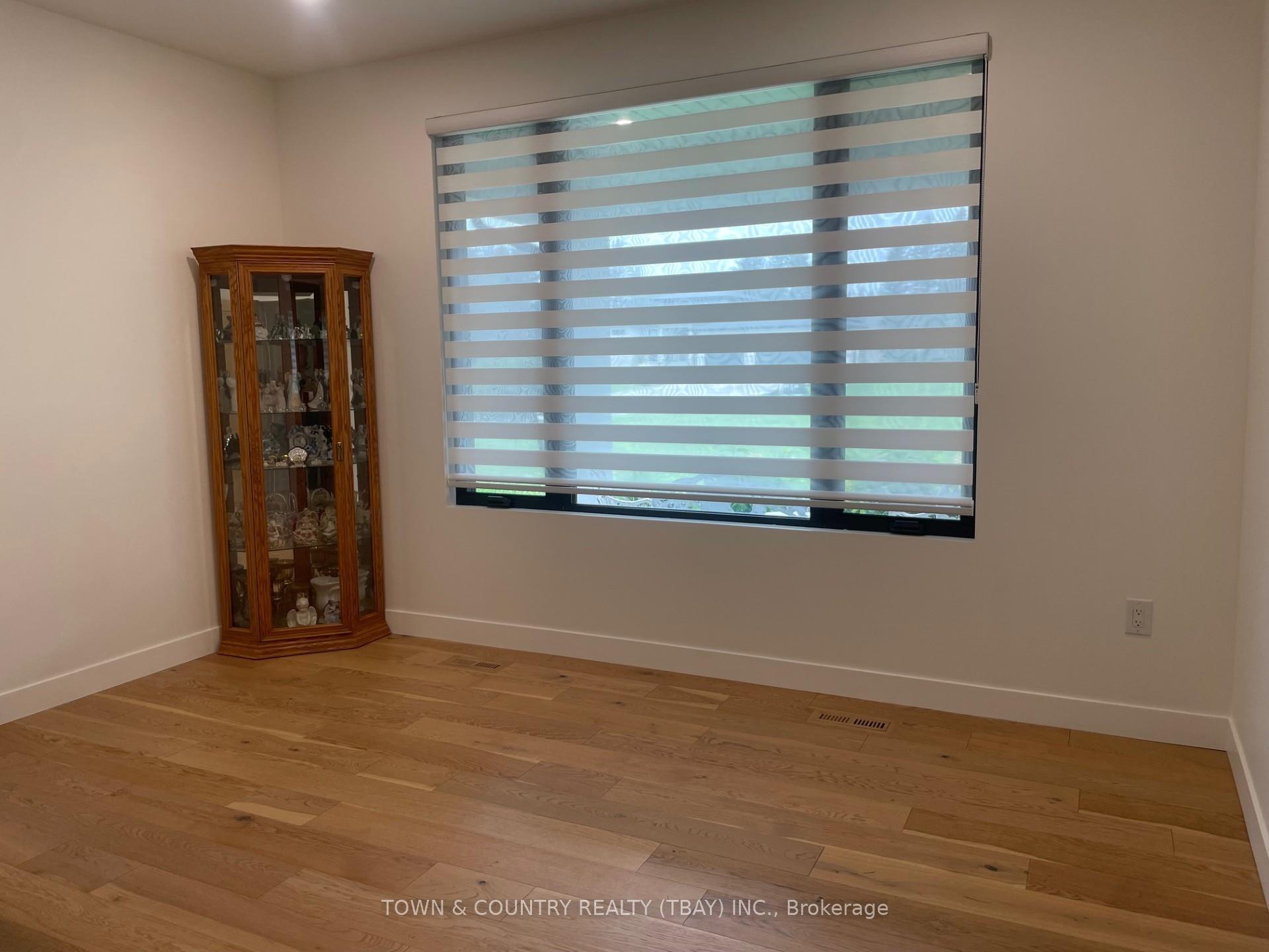 Photo 9 of 2082 Magnolia Drive, Thunder Bay, Parkdale — HOMEH