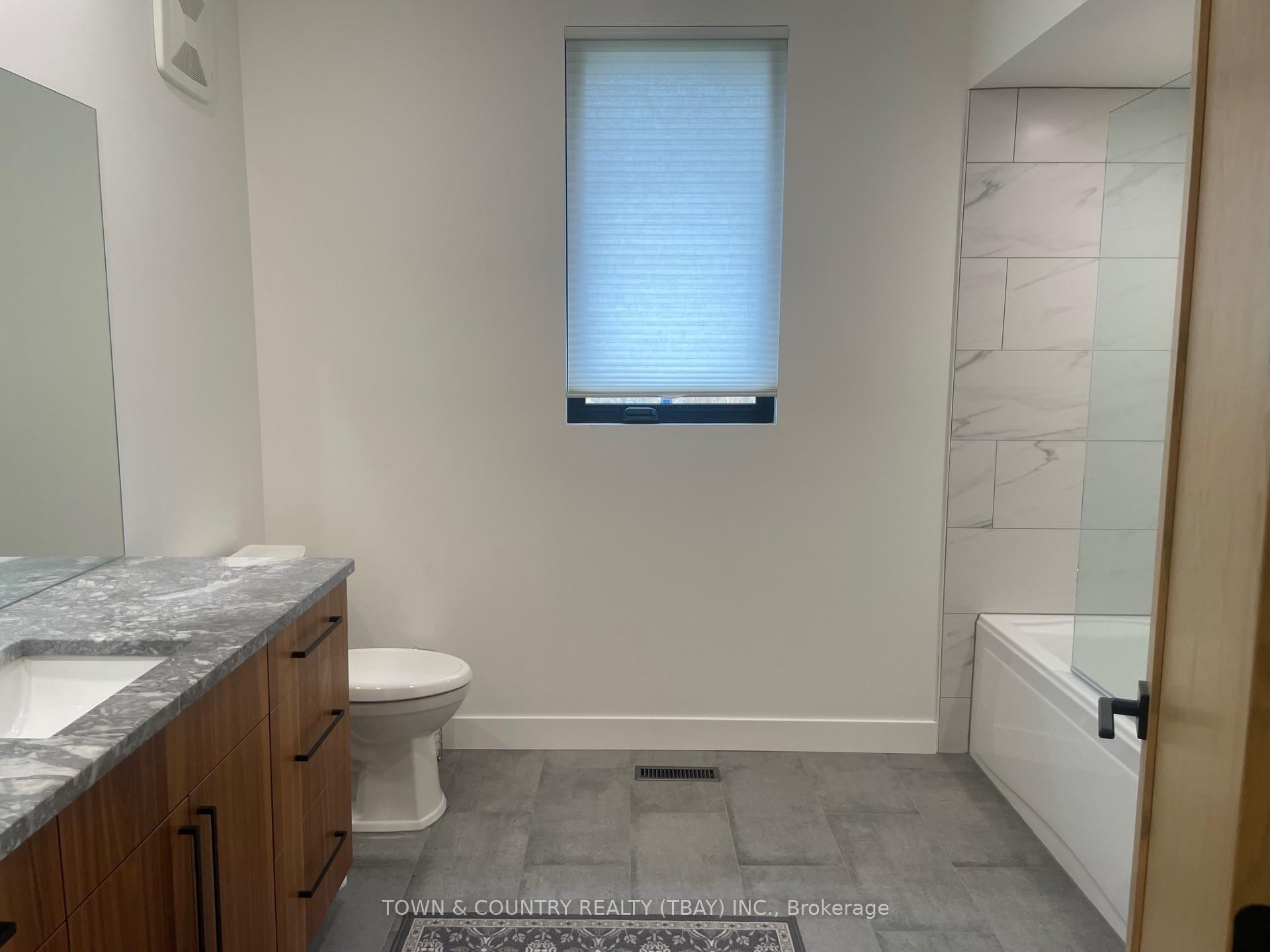 Photo 10 of 2082 Magnolia Drive, Thunder Bay, Parkdale — HOMEH