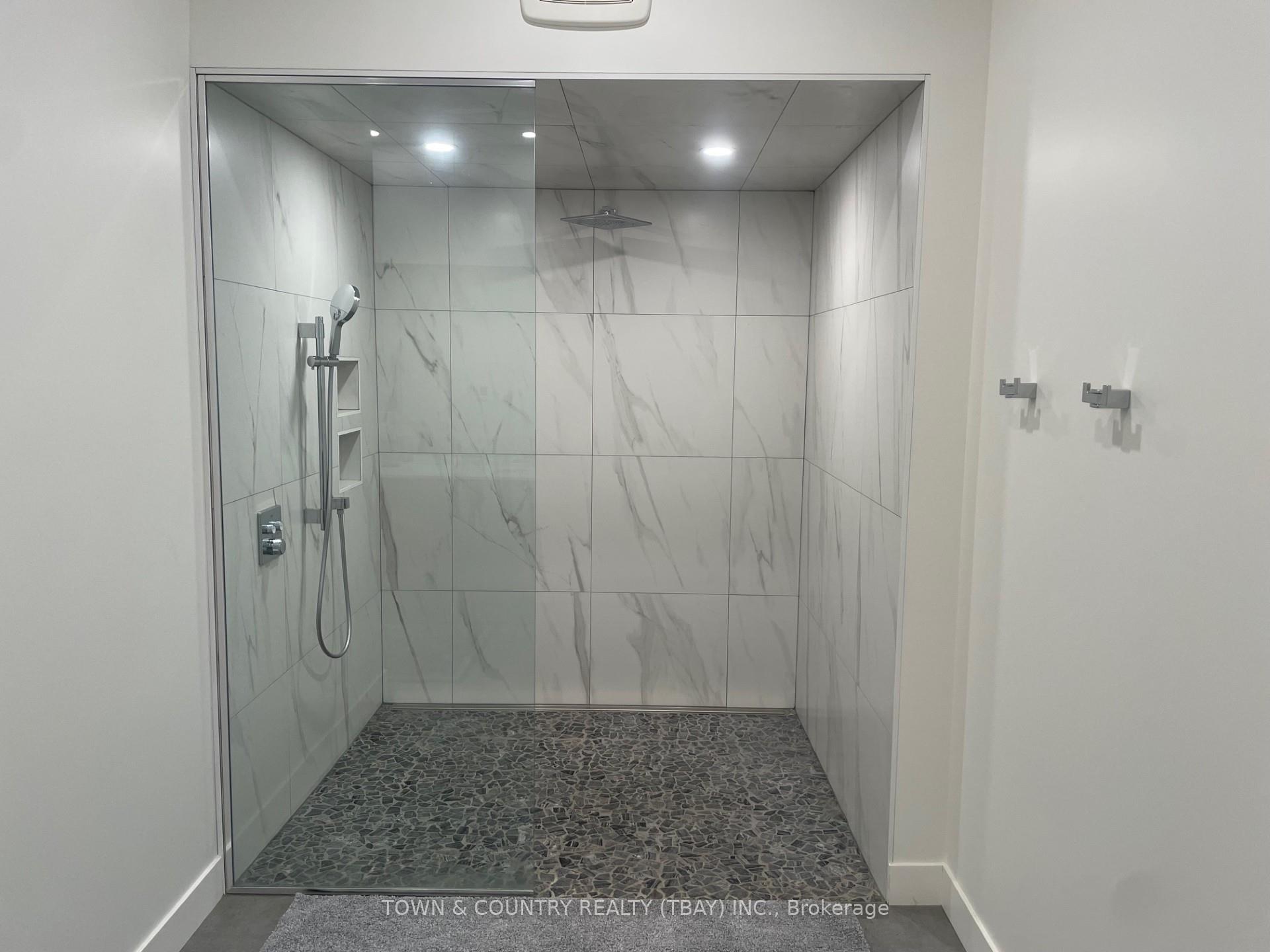 Photo 11 of 2082 Magnolia Drive, Thunder Bay, Parkdale — HOMEH