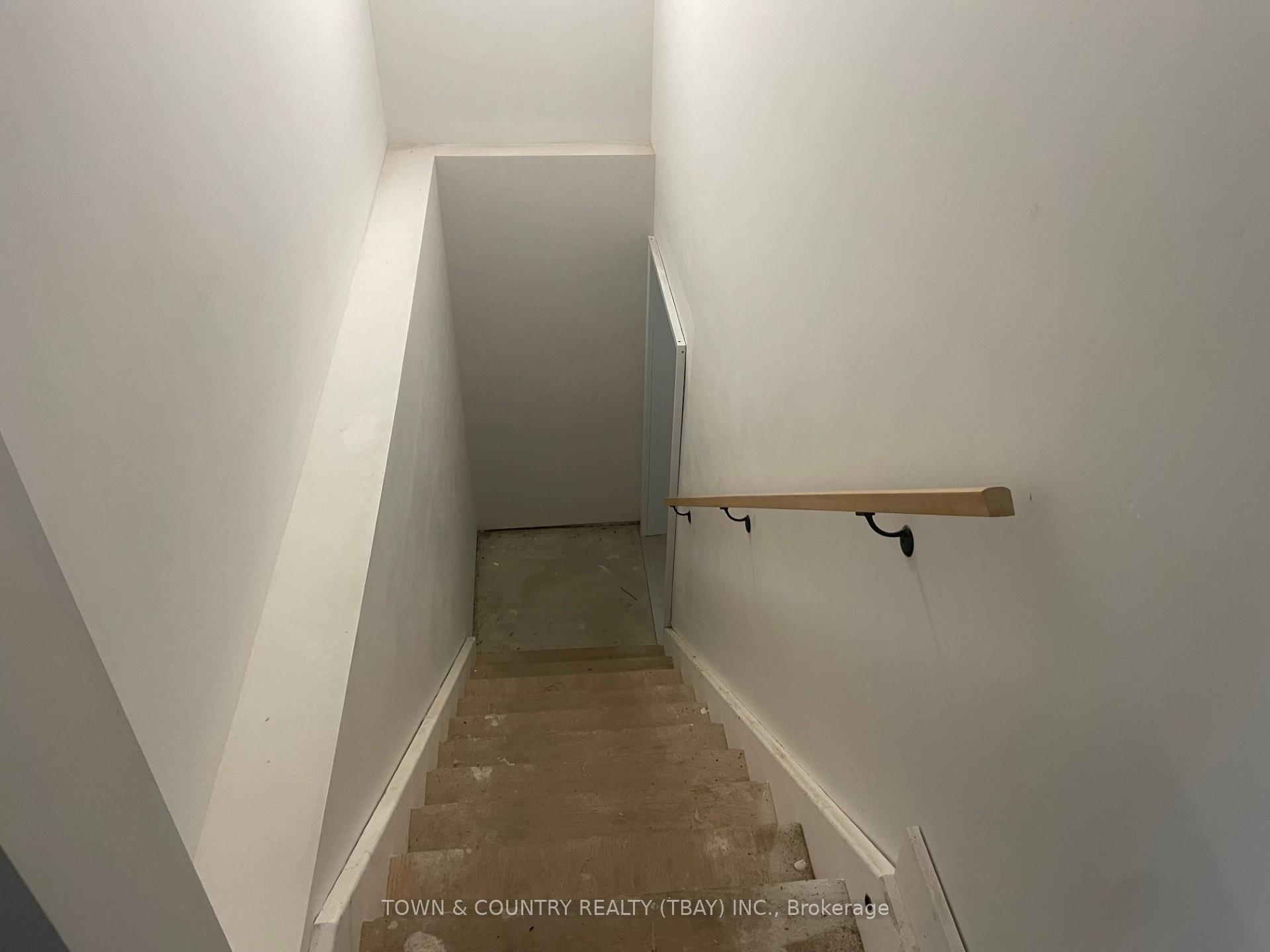 Photo 15 of 2082 Magnolia Drive, Thunder Bay, Parkdale — HOMEH