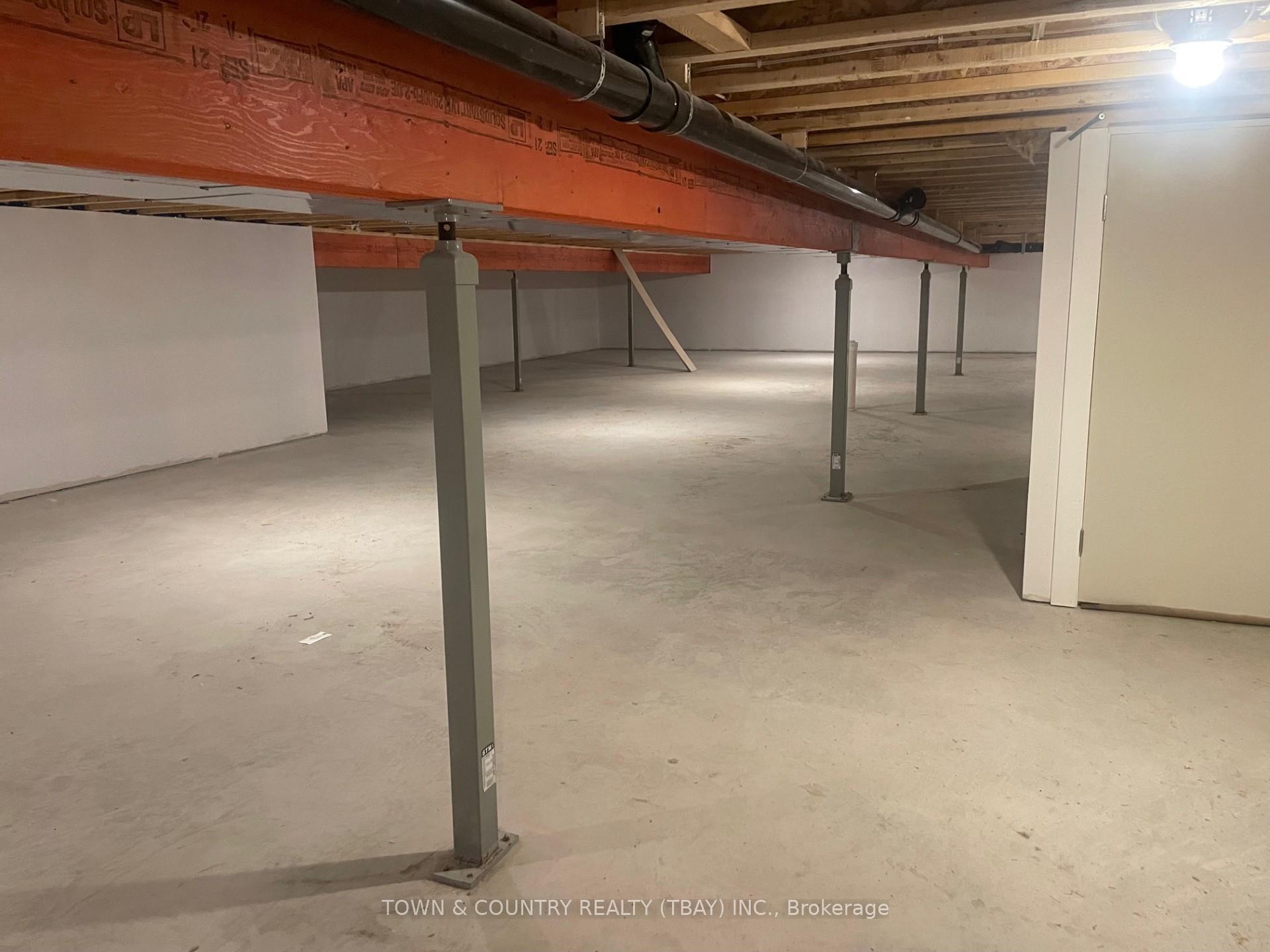 Photo 16 of 2082 Magnolia Drive, Thunder Bay, Parkdale — HOMEH