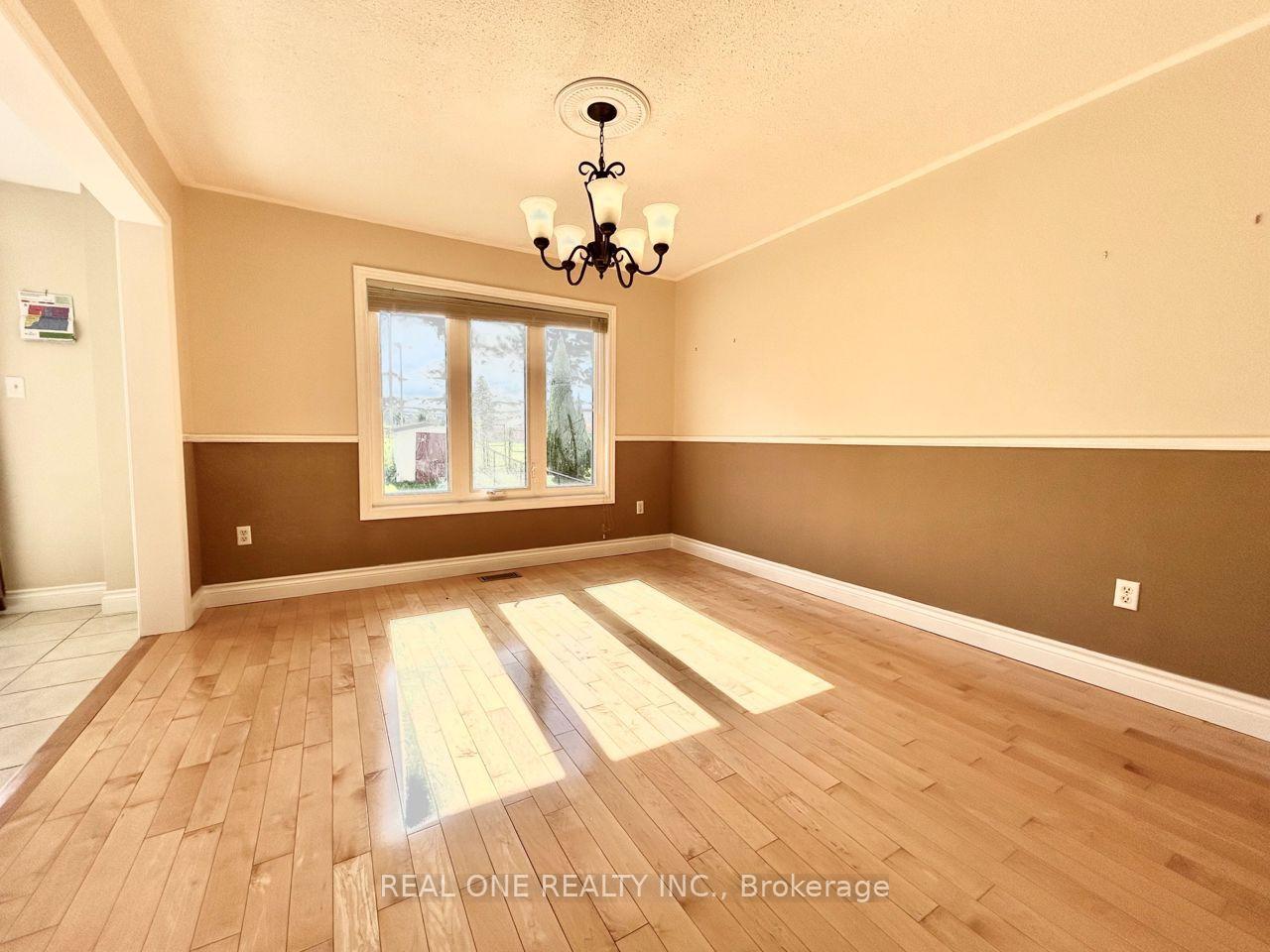 Photo 4 of 48 Primeau Drive, Aurora, Aurora Grove — HOMEH