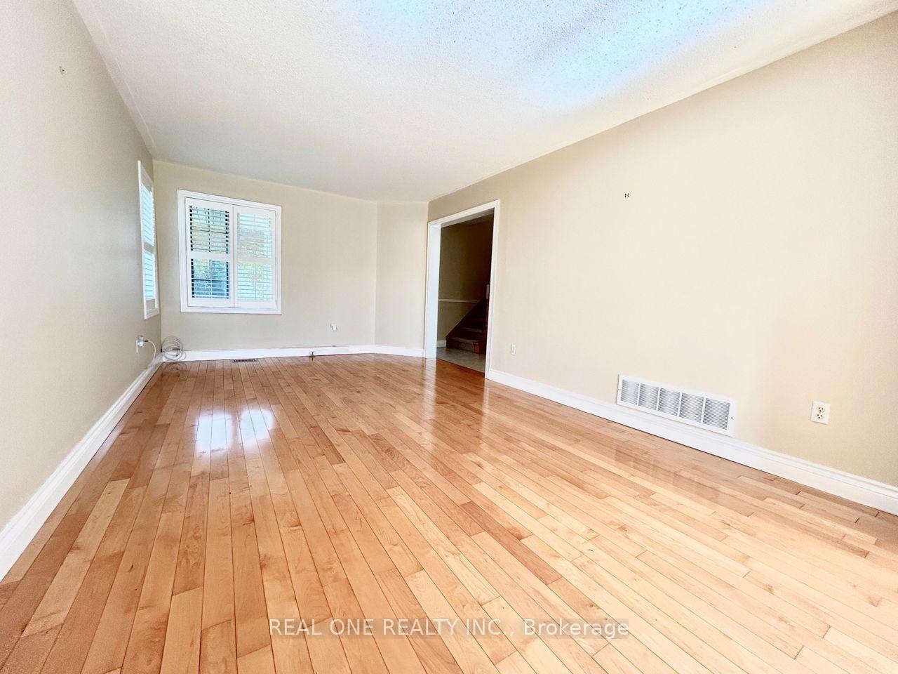 Photo 5 of 48 Primeau Drive, Aurora, Aurora Grove — HOMEH