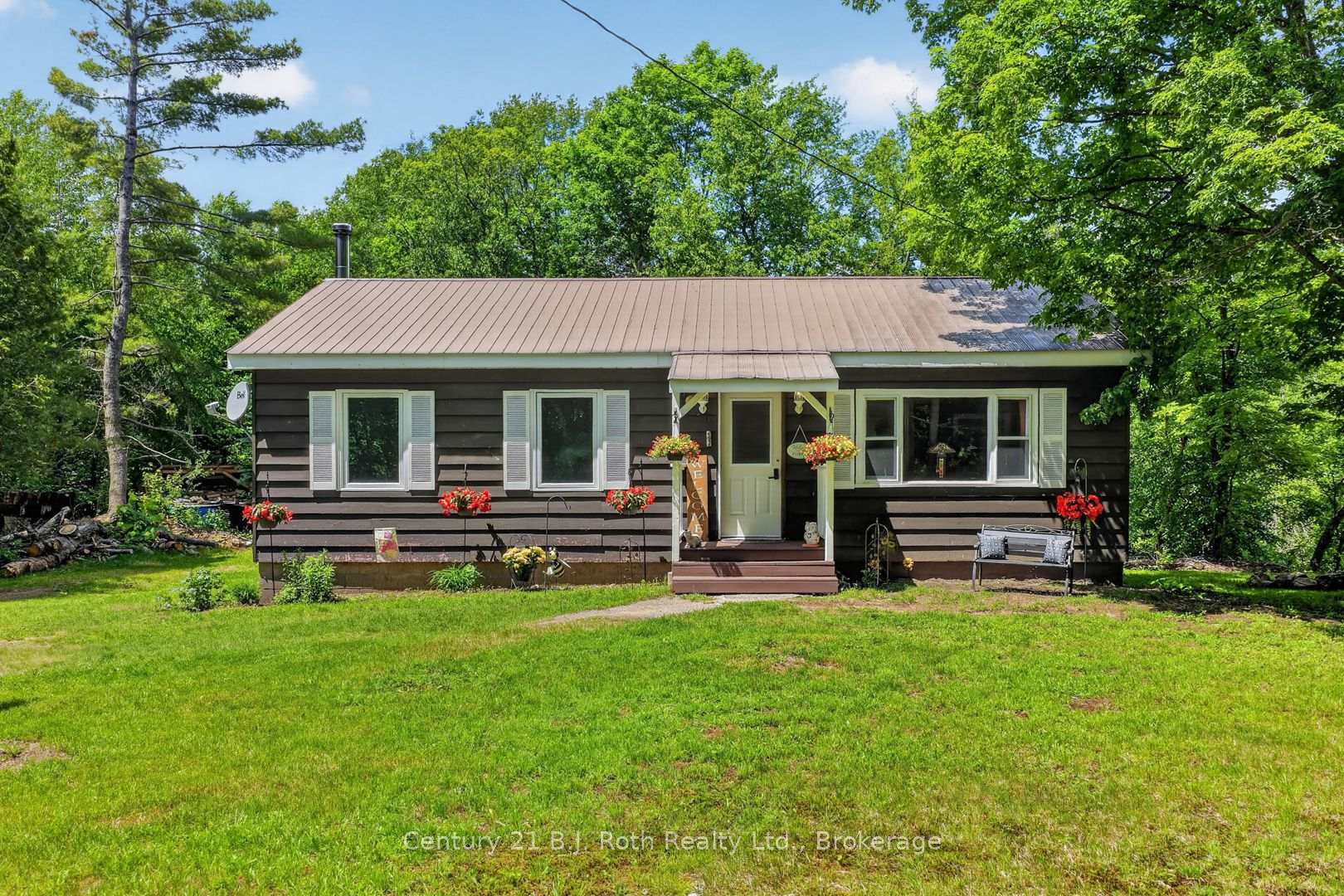 Front of 1020 Rosseau Lake Road 1