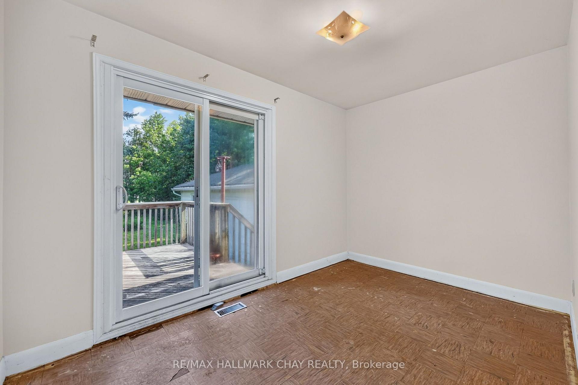 Photo 8 of 348 Grove St Street E, Barrie, Grove East — HOMEH
