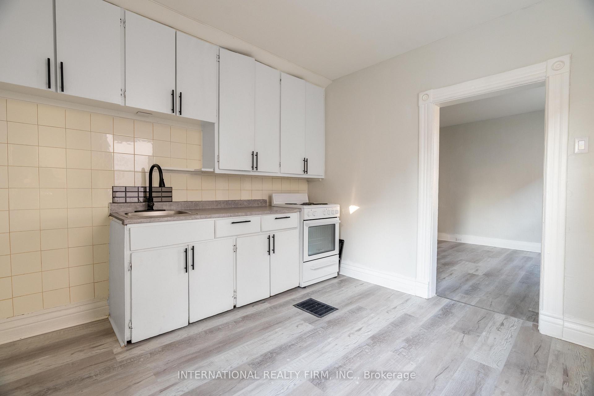 Front of Unit 4, 221 Hamilton Road E