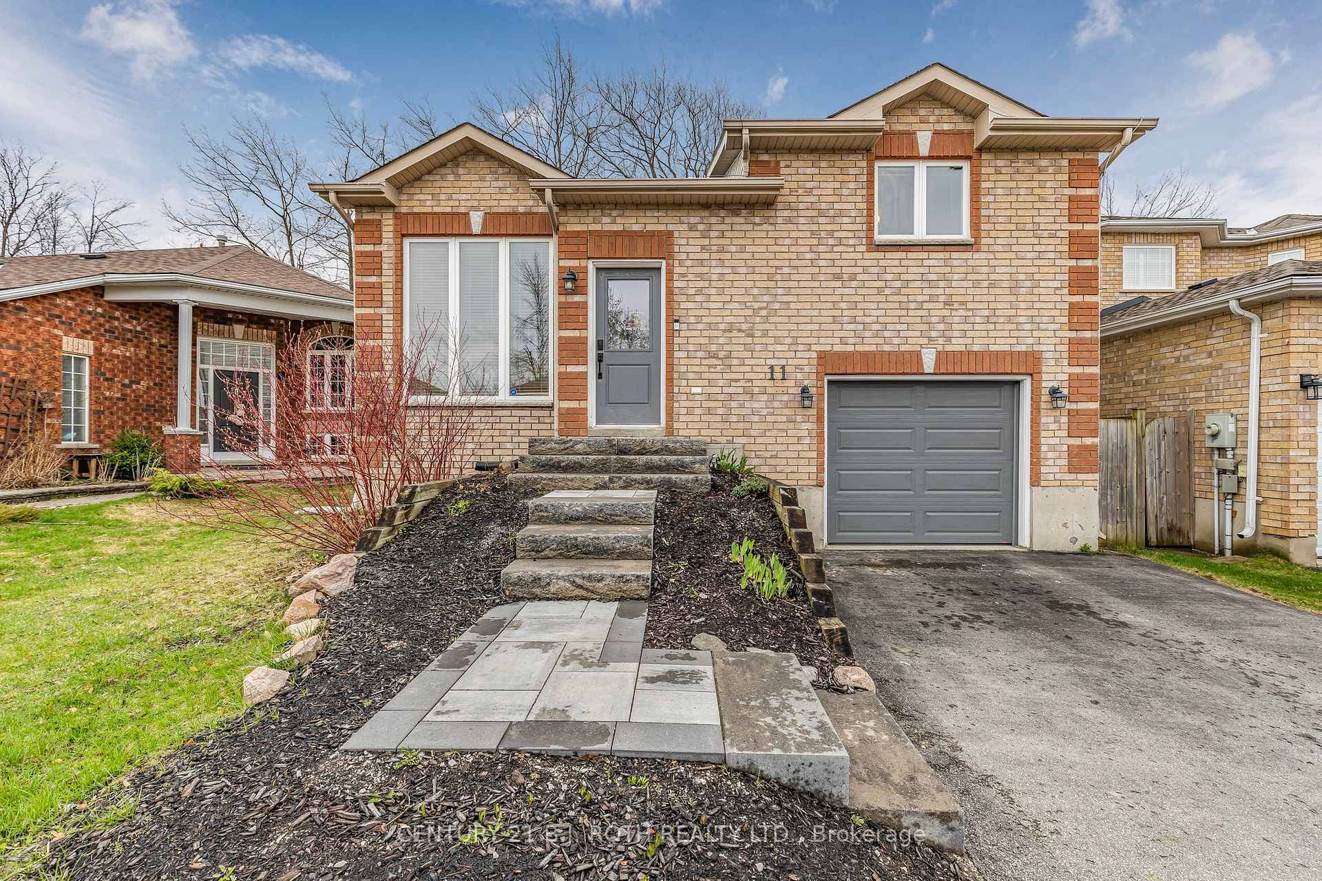 Photo 1 of 11 Masters Drive, Barrie, East Bayfield — HOMEH
