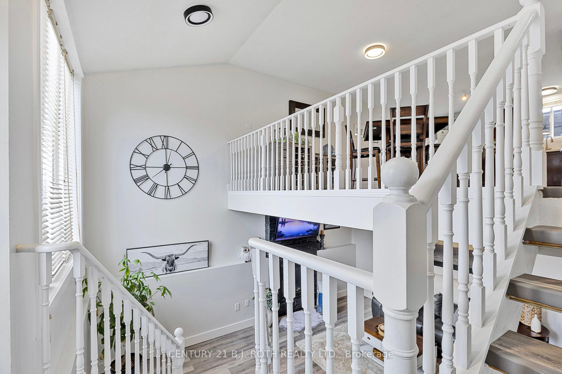 Photo 3 of 11 Masters Drive, Barrie, East Bayfield — HOMEH