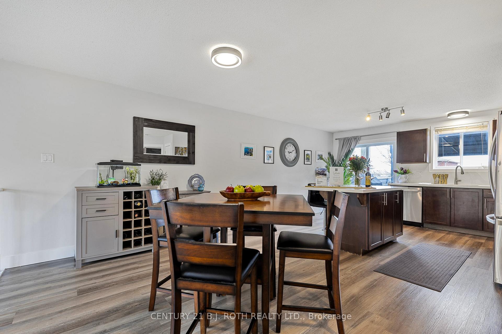 Photo 4 of 11 Masters Drive, Barrie, East Bayfield — HOMEH