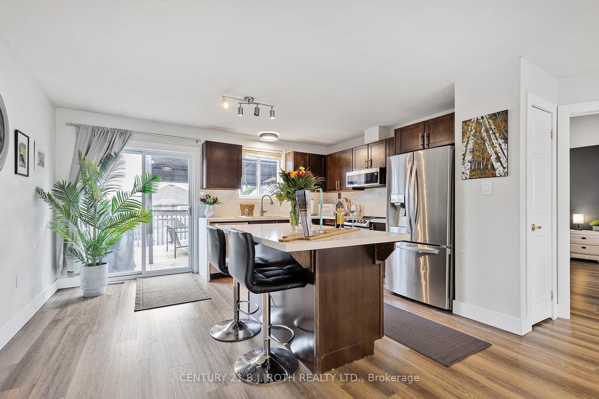 Photo 7 of 11 Masters Drive, Barrie, East Bayfield — HOMEH