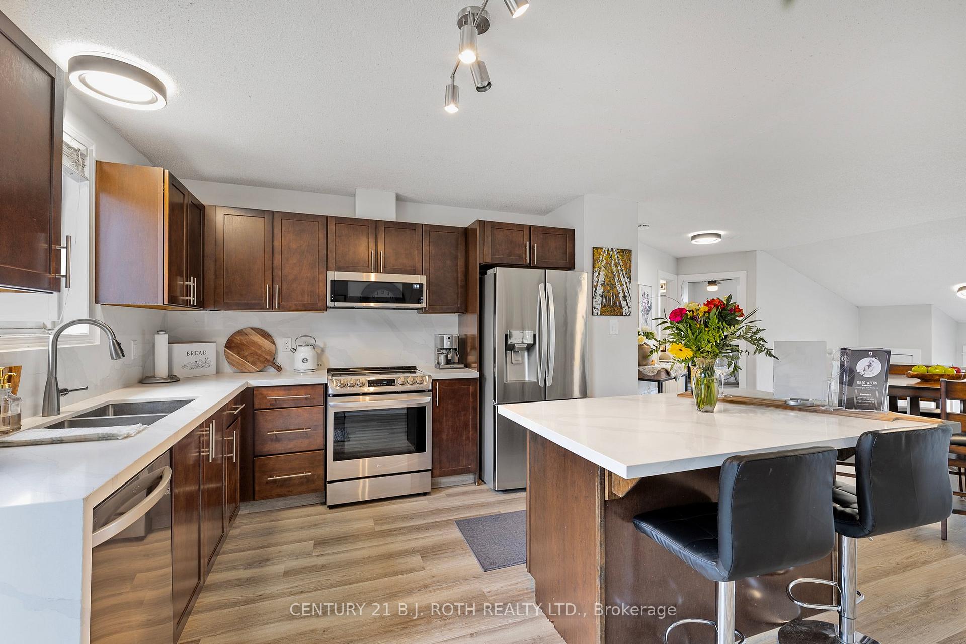 Photo 8 of 11 Masters Drive, Barrie, East Bayfield — HOMEH