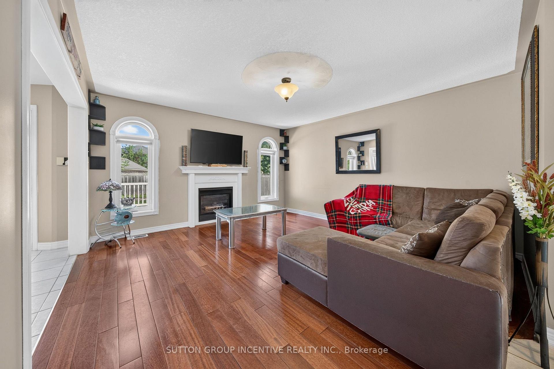 Photo 5 of 850 Leslie Drive, Innisfil, Alcona — HOMEH