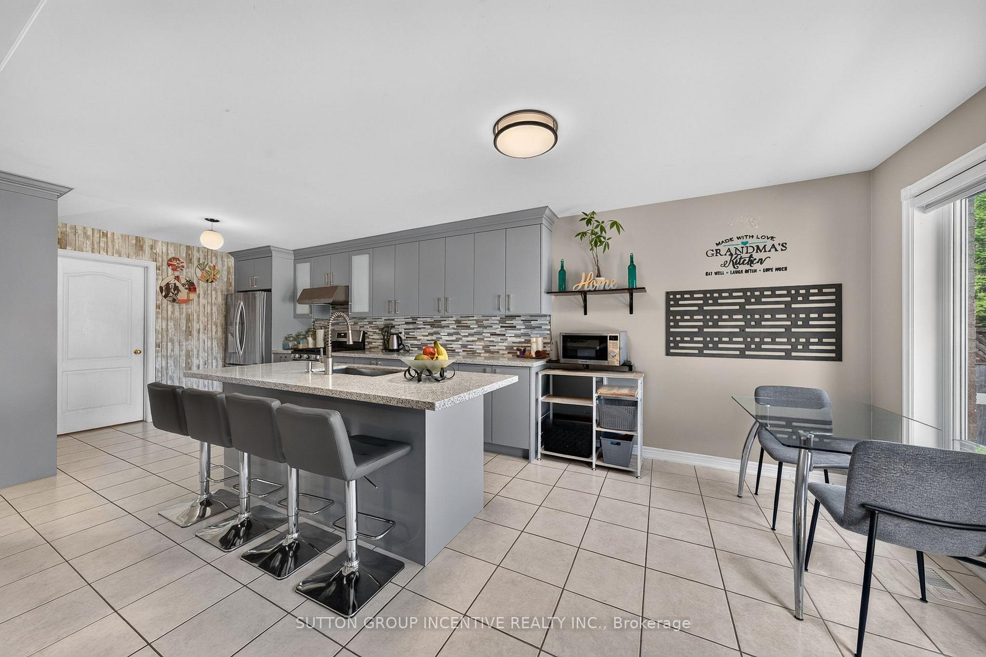 Photo 7 of 850 Leslie Drive, Innisfil, Alcona — HOMEH