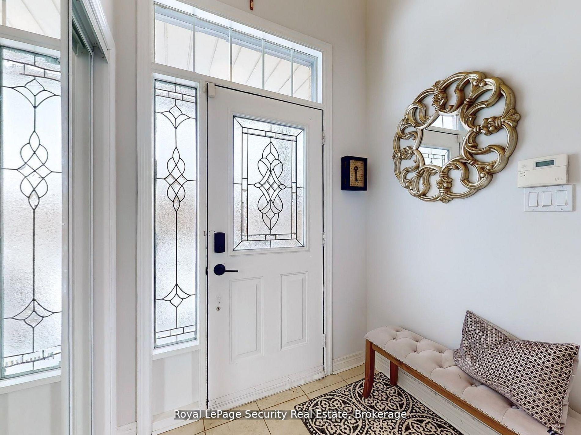 Photo 3 of 128 Daiseyfield Crescent, Vaughan, Vellore Village — HOMEH