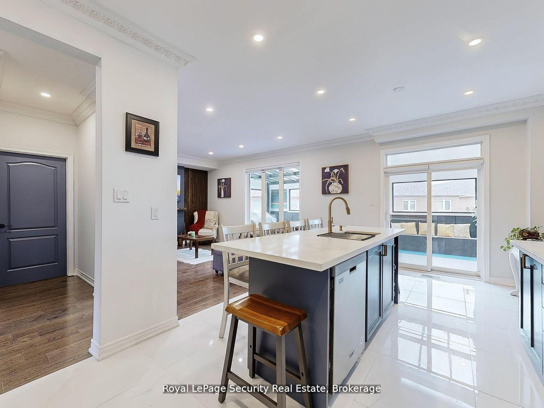 Photo 16 of 128 Daiseyfield Crescent, Vaughan, Vellore Village — HOMEH