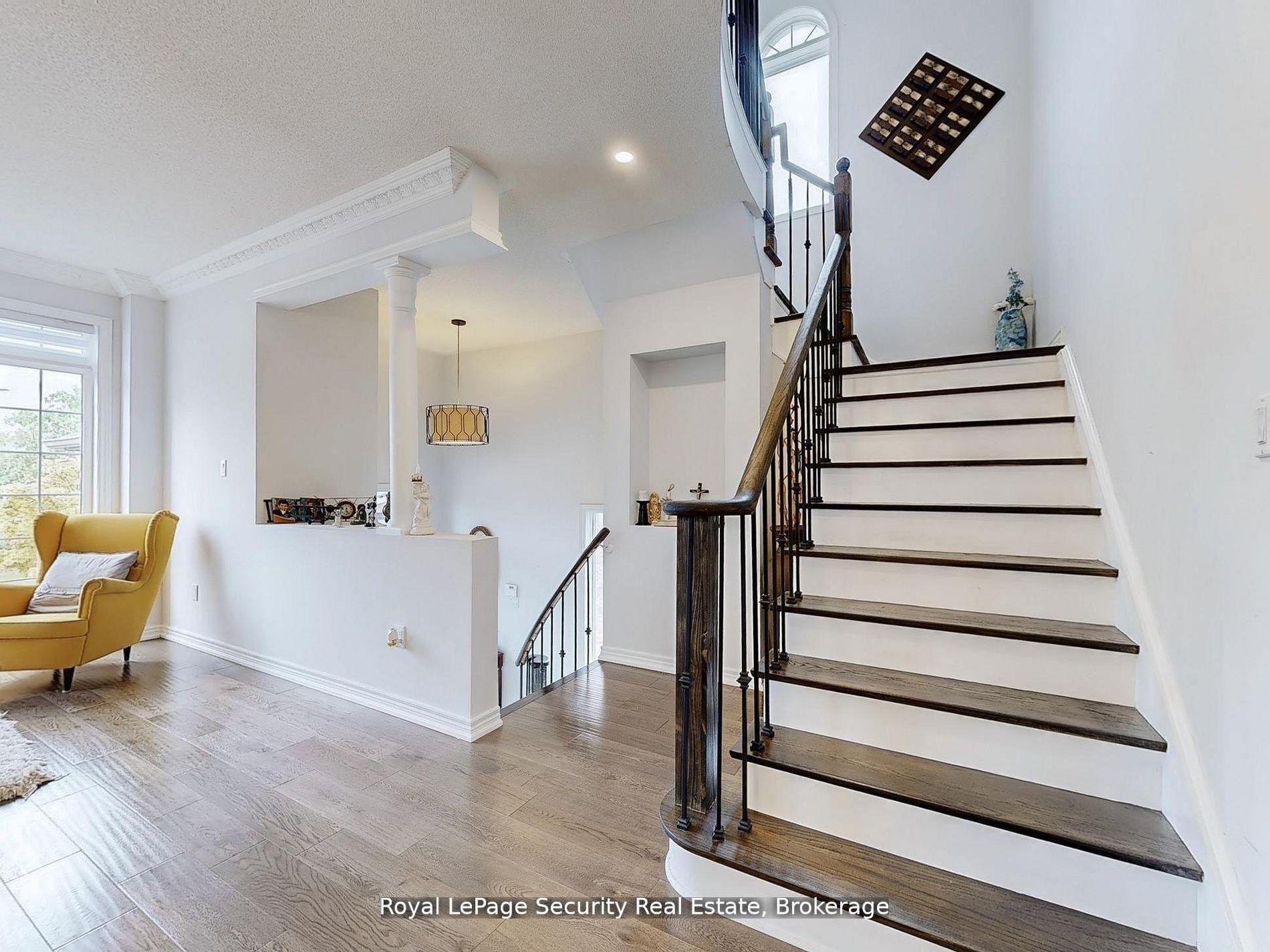 Photo 23 of 128 Daiseyfield Crescent, Vaughan, Vellore Village — HOMEH