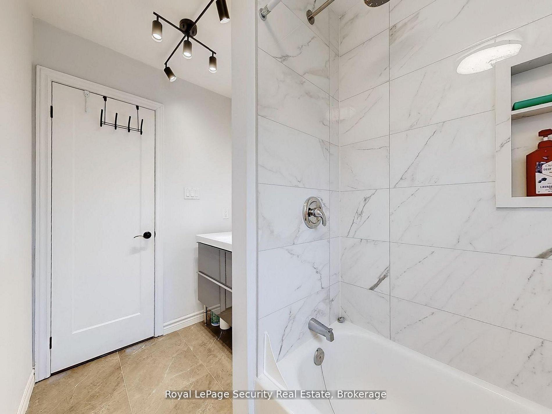 Photo 36 of 128 Daiseyfield Crescent, Vaughan, Vellore Village — HOMEH